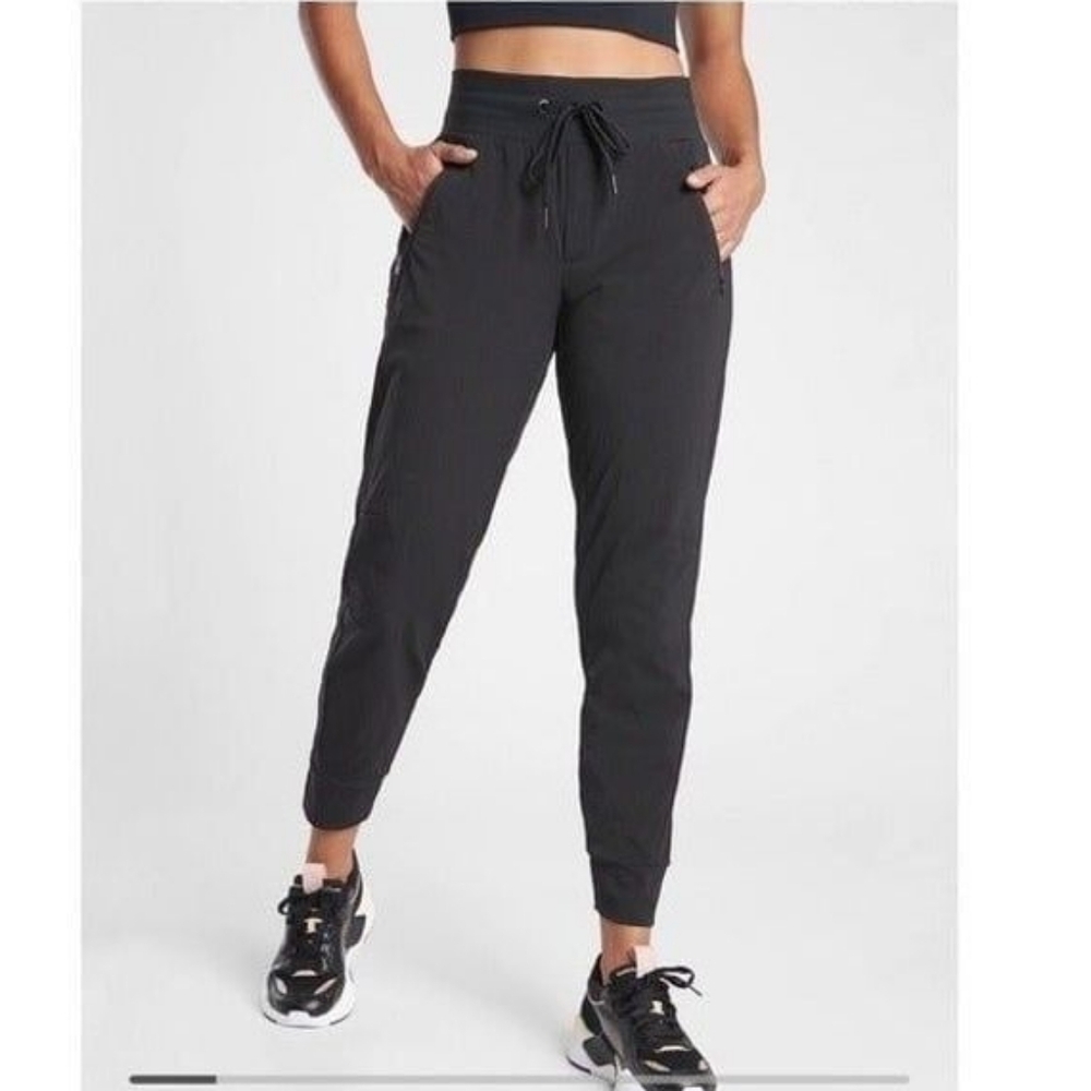 Athleta. 'Trekkie North' Black Jogger Pants. Size XXS.